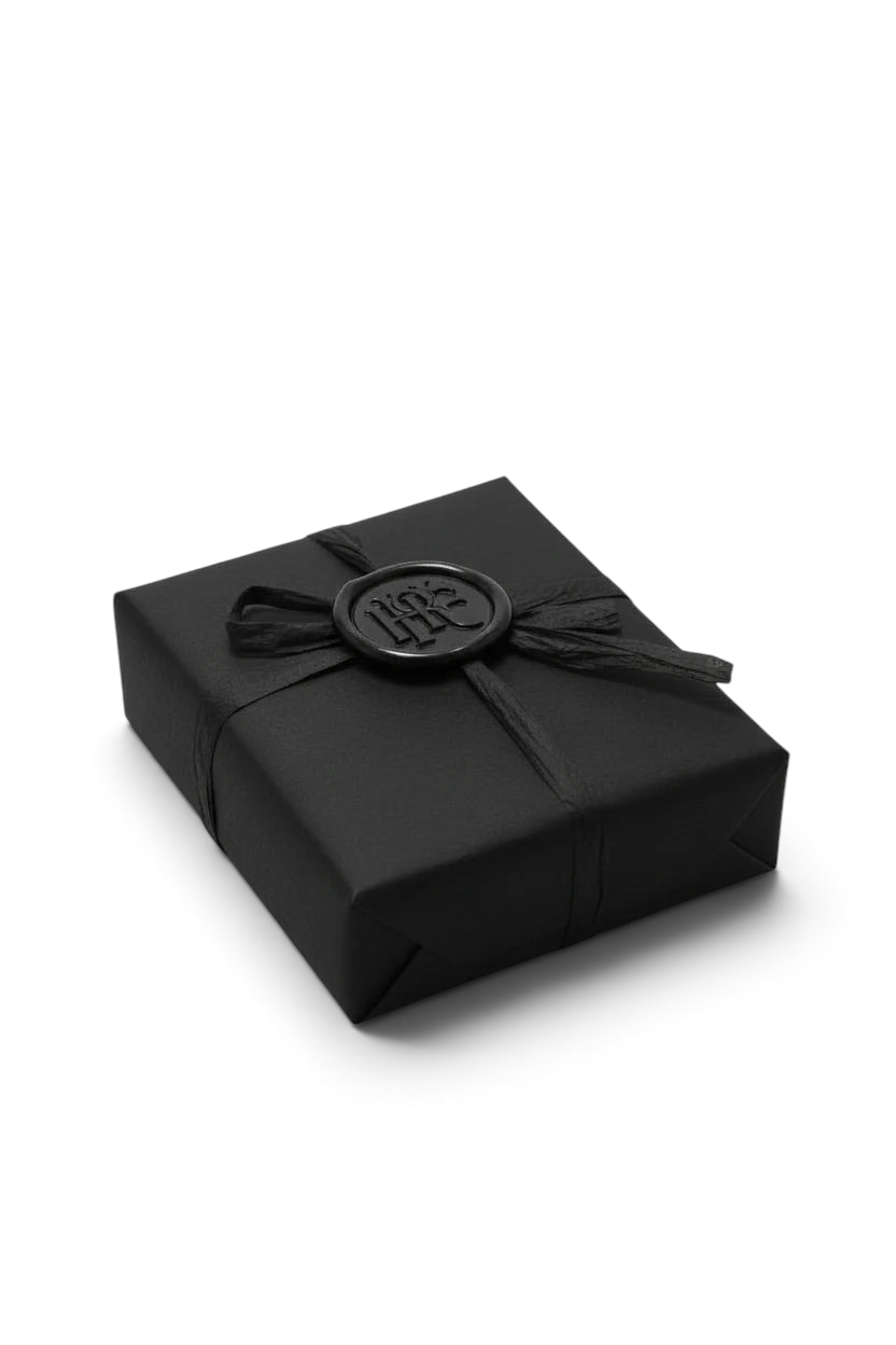 Çapa Motifli Zirkon Taşlı Bileklik (lacivert), siyah kurdeleli HERİF hediye paketi